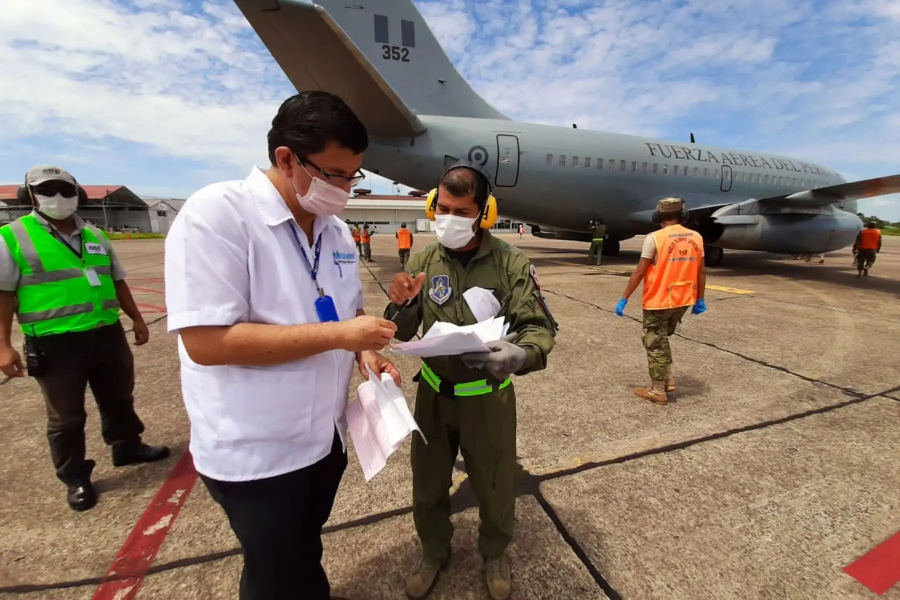 EsSalud envía nuevo cargamento con Equipos de Protección Personal e insumos médicos para combatir el Covid-19. Foto: ANDINA/Essalud.