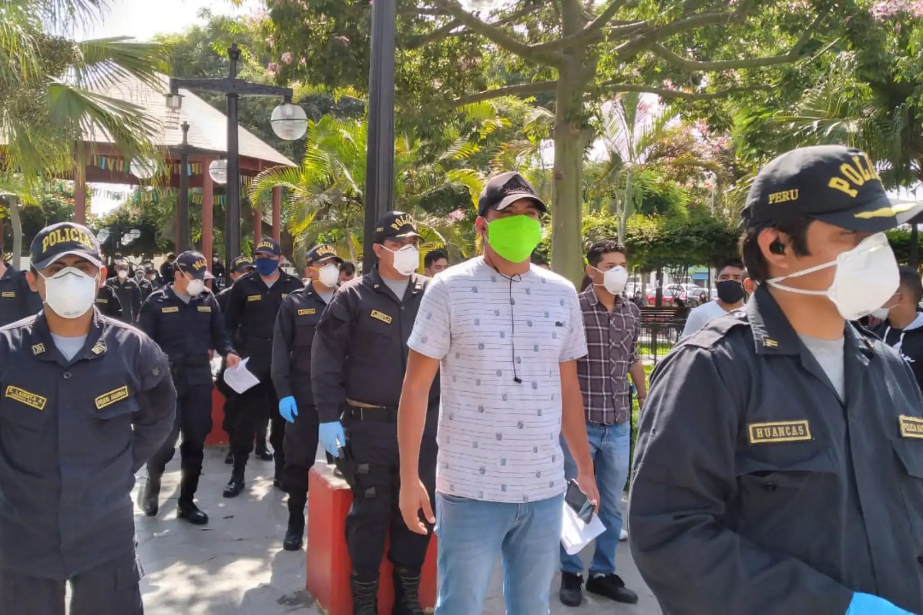 Más de 2000 agentes de comisarías y unidades especializadas de la Policía Perú pasaron por pruebas rápidas de descarte para COVIDー19. Las tomas se realizaron en cinco sedes policiales de Lima Metropolitana y Lima Provincias. Foto: ANDINA/ @MininterPeru.