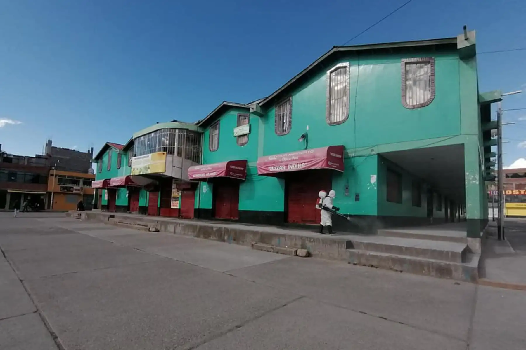 Personal de la Municipalidad de Junín limpió y desinfectó calles de la ciudad tras culminar feria semanal de alimentos que tiene como fin evitar las aglomeraciones en mercados. Foto: ANDINA/Municipalidad de Junín