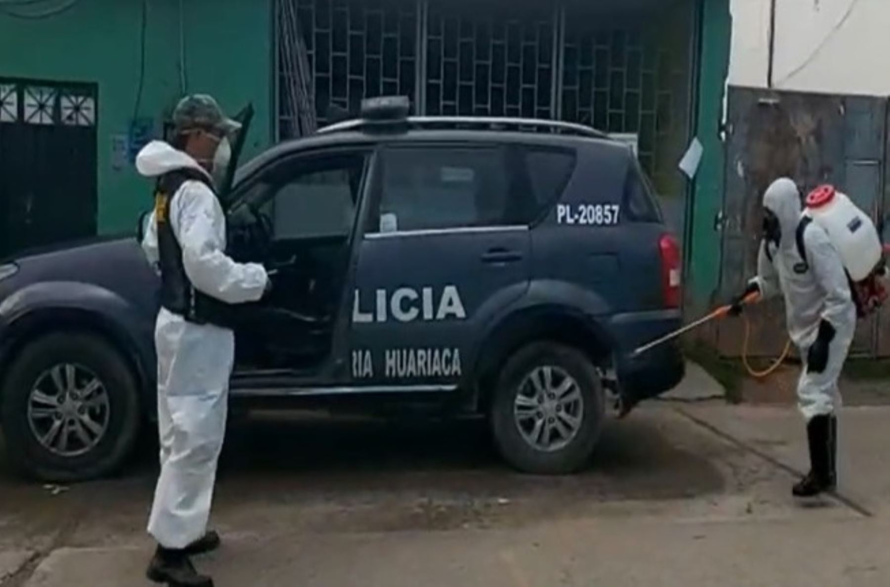 Municipalidad de Huariaca, en Pasco, fumiga comisaría y calles del distrito para evitar contagios por coronavirus.