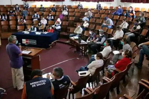 Minsa destaca trabajo articulado con gobiernos locales frente al Covid-19. Reunión entre autoridades fue en el Paraninfo de la institución.