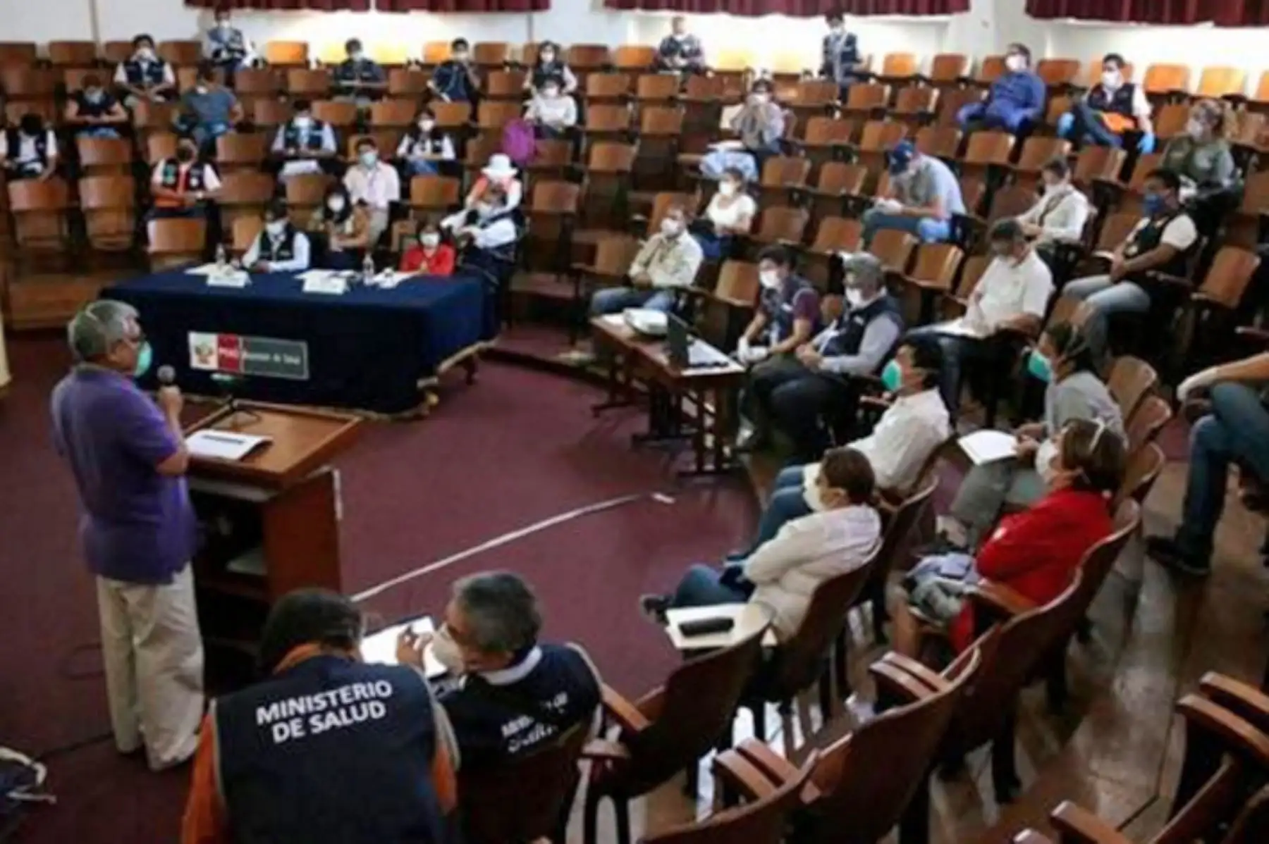 Minsa destaca trabajo articulado con gobiernos locales frente al Covid-19. Reunión entre autoridades fue en el Paraninfo de la institución.