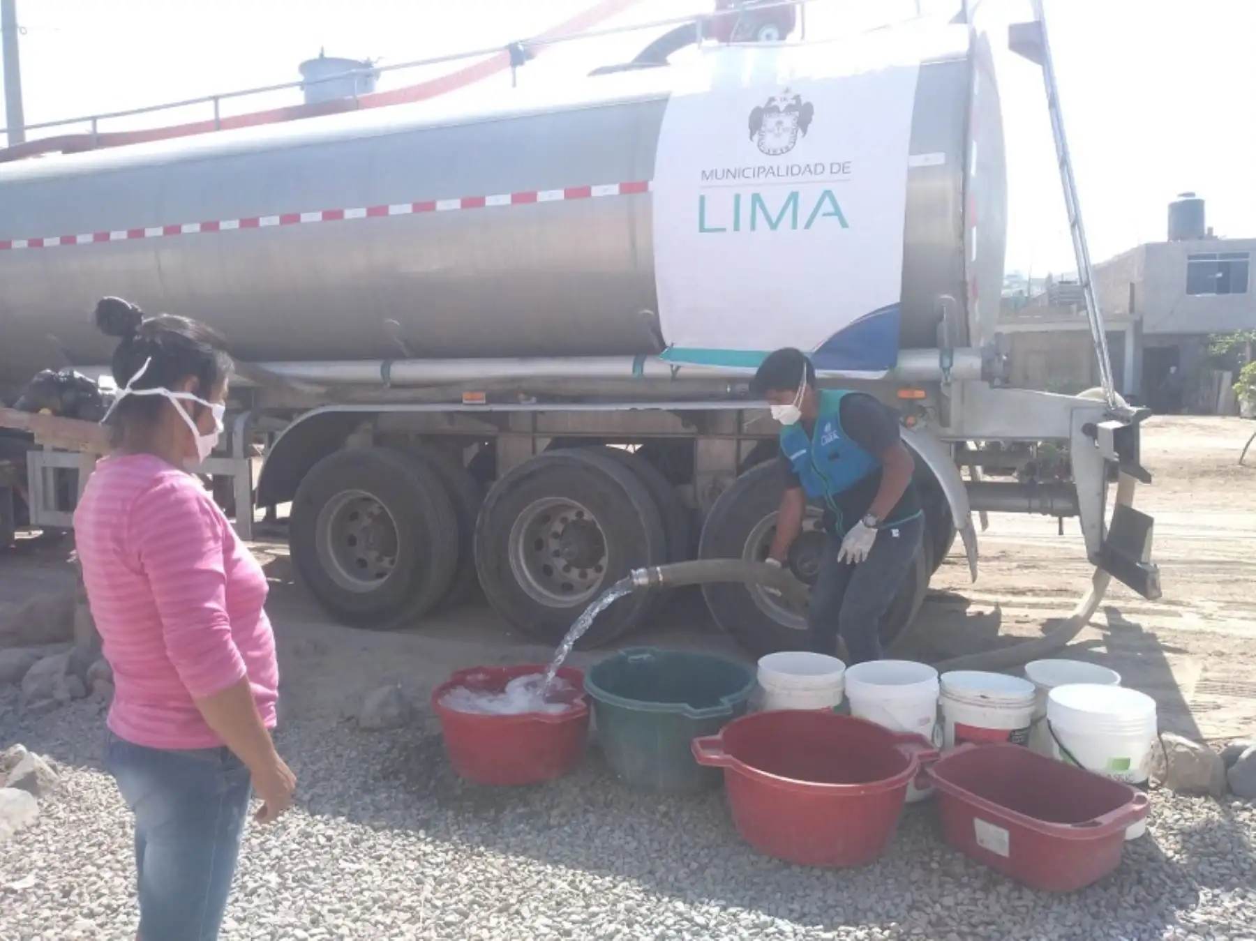 Municipalidad de Lima seguirá abasteciendo de agua potable a familias que carecen de ella. Difusión.