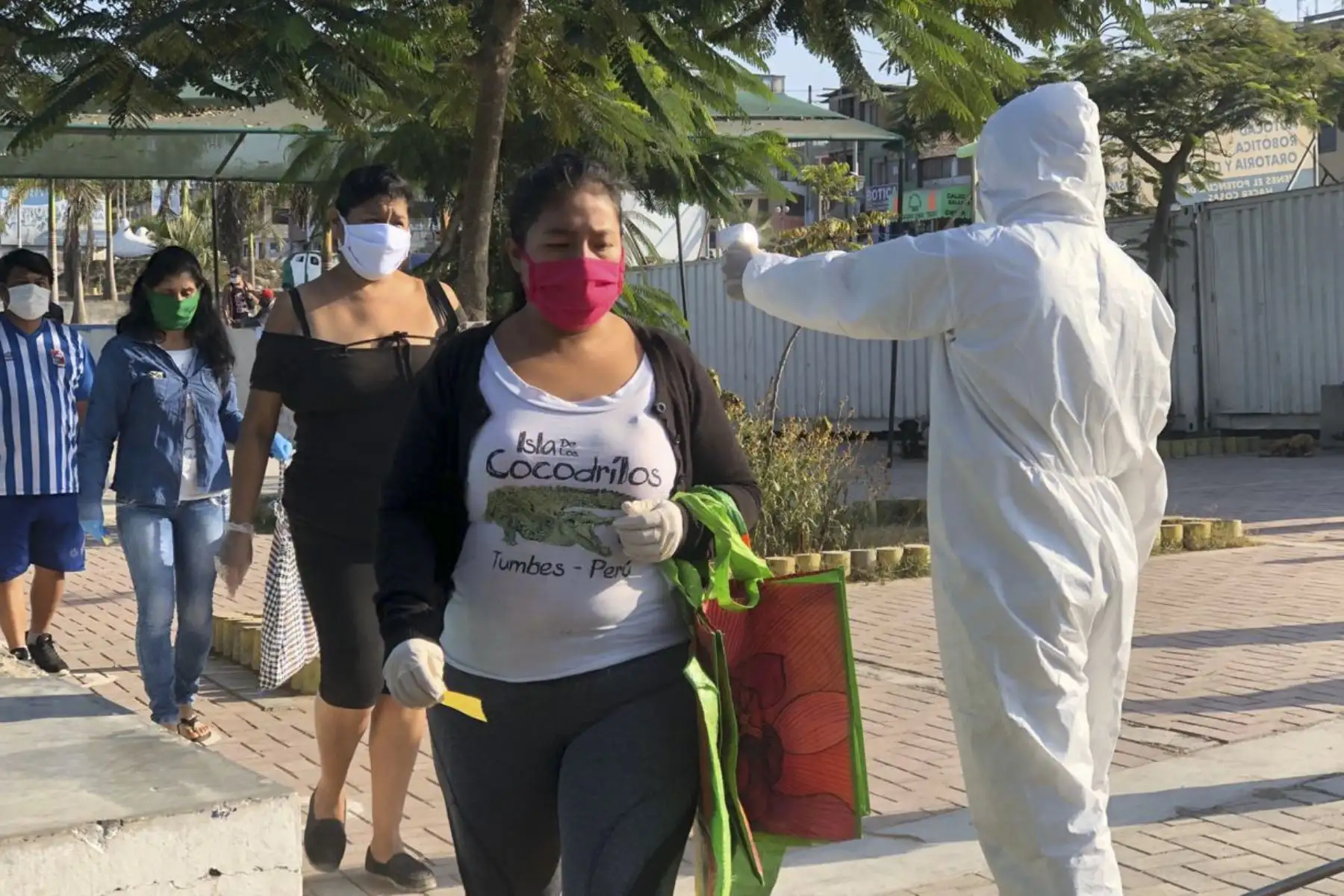 Todo asistente que ingrese al mercado tendrá que pasar por medición de temperatura. Foto: ANDINA/Municipalidad de Lima