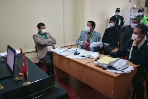 En Cajamarca, el Fuero Militar Policial dispuso prisión preventiva para dos suboficiales PNP por violación de la "alerta absoluta" durante la emergencia nacional.