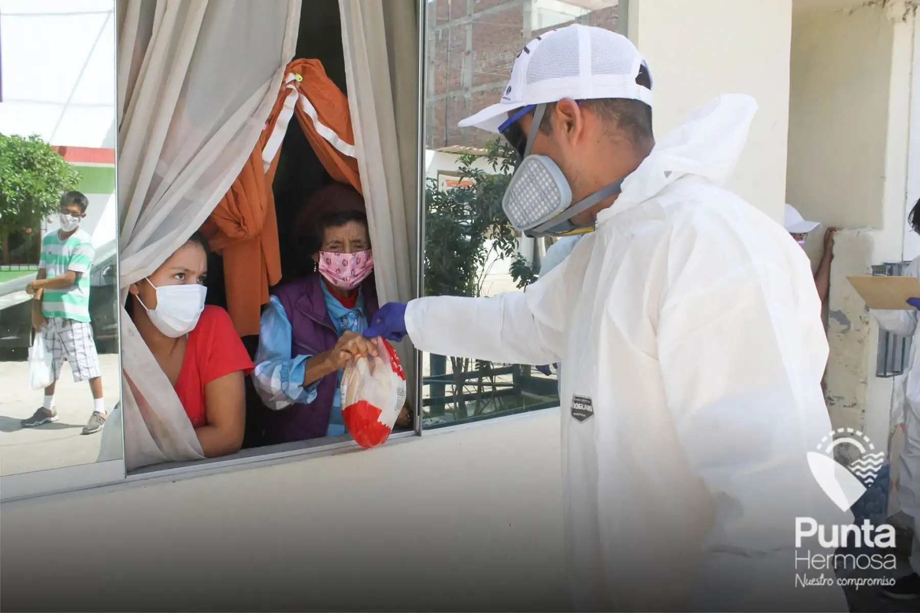 Municipalidad de Punta Hermosa entregó más de 6,000 pollos a familias más vulnerables de la jurisdicción gracias al apoyo de la Fundación Lima de la MML y empresas privadas. Foto: ANDINA/Municipalidad de Punta Hermosa