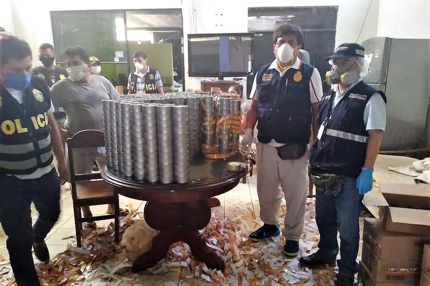 Personal de la fiscalía intervino inmueble donde se reetiquetaba conservas de pescado.