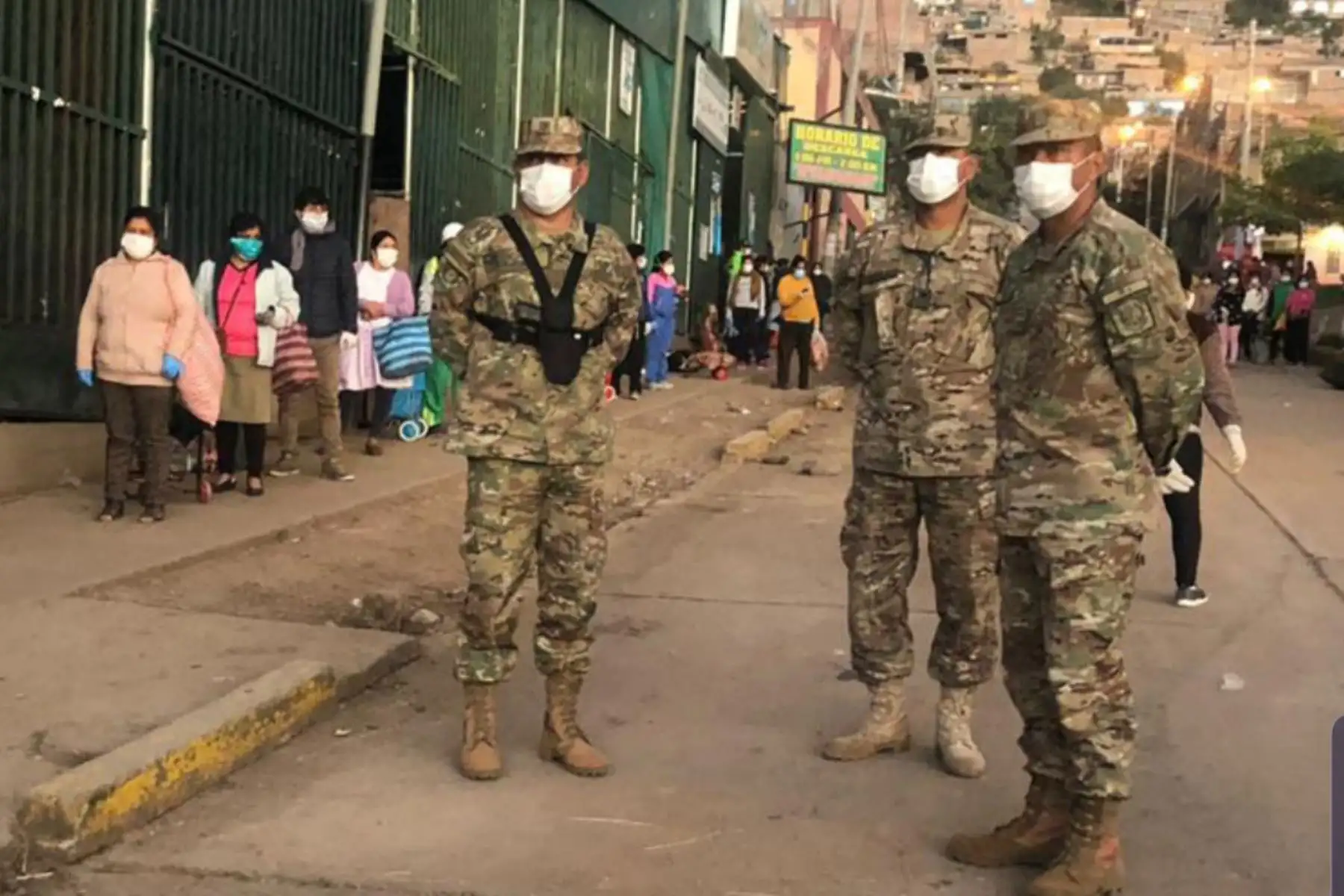 Grl. de Brig. Oscar Calle , integrante de Los comandos de las Fuerzas Armadas, que hace 23 años participaron en la operación Chavín de Huantar y pusieron fin al cautiverio de 72 personas secuestradas en la residencia del embajador de Japón por la organización terrorista MRTA, libran hoy otra lucha contra un enemigo invisible: el covid-19.Foto:ANDINA/Mindef