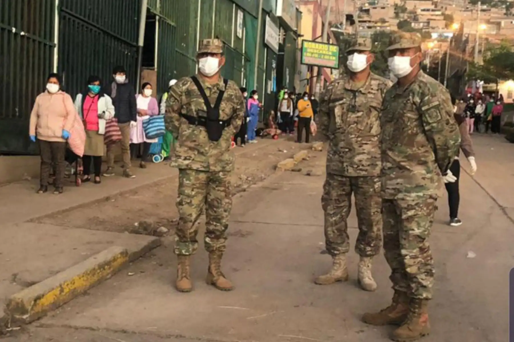 Grl. de Brig. EP Julio Díaz León, integrante de Los comandos de las Fuerzas Armadas, que hace 23 años participaron en la operación Chavín de Huantar y pusieron fin al cautiverio de 72 personas secuestradas en la residencia del embajador de Japón por la organización terrorista MRTA, libran hoy otra lucha contra un enemigo invisible: el covid-19.Foto:ANDINA/Mindef