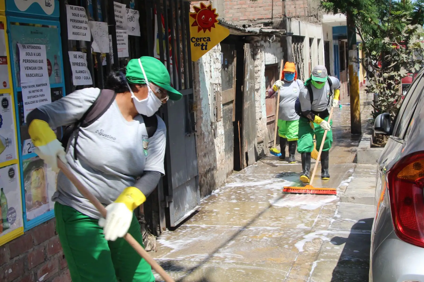 Municipalidad de El Agustino desinfectó y fumigó calles de su jurisdicción con la finalidad de reducir la propagación del Coronavirus. Foto: ANDINA/Difusión