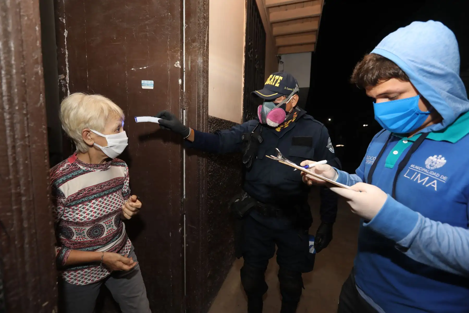 Se tomó temperatura de personas de edad avanzada. Foto: ANDINA/Municipalidad de Lima