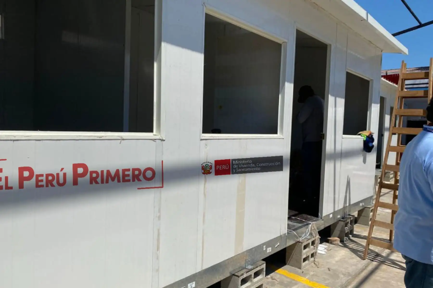 Ministerio de Vivienda instala módulos temporales de vivienda en los hospitales de los distritos de Nuevo Cajamarca, Rioja y Moyobamba, en San Martin donde se atenderá a pacientes con síntomas y diagnosticados con COVID 19.
Foto: Ministerio de Vivienda