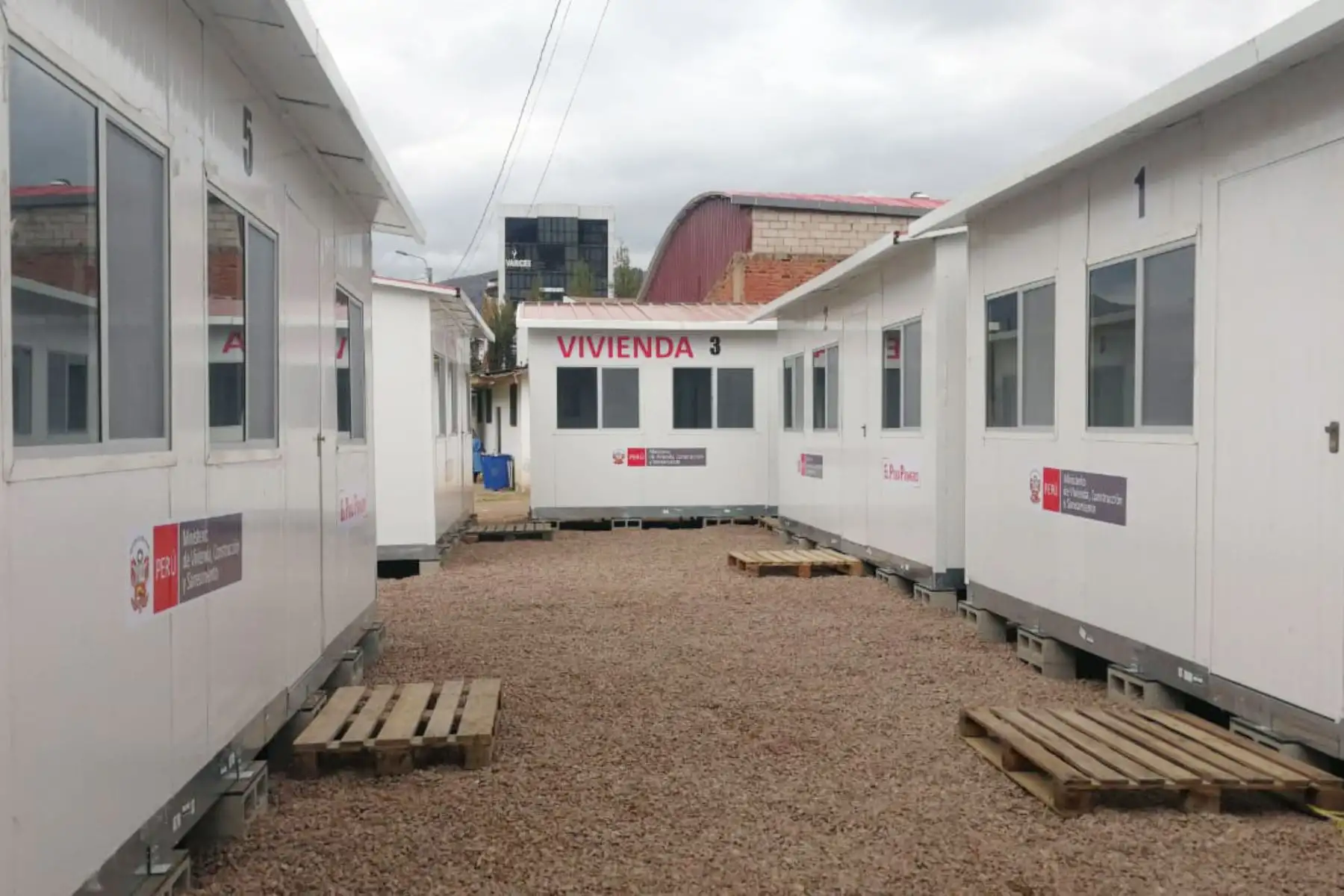Ministerio de Vivienda instala módulos temporales de vivienda en los hospitales de Cusco en donde se atenderá a pacientes con síntomas y diagnosticados con COVID 19.
Foto: Ministerio de Vivienda