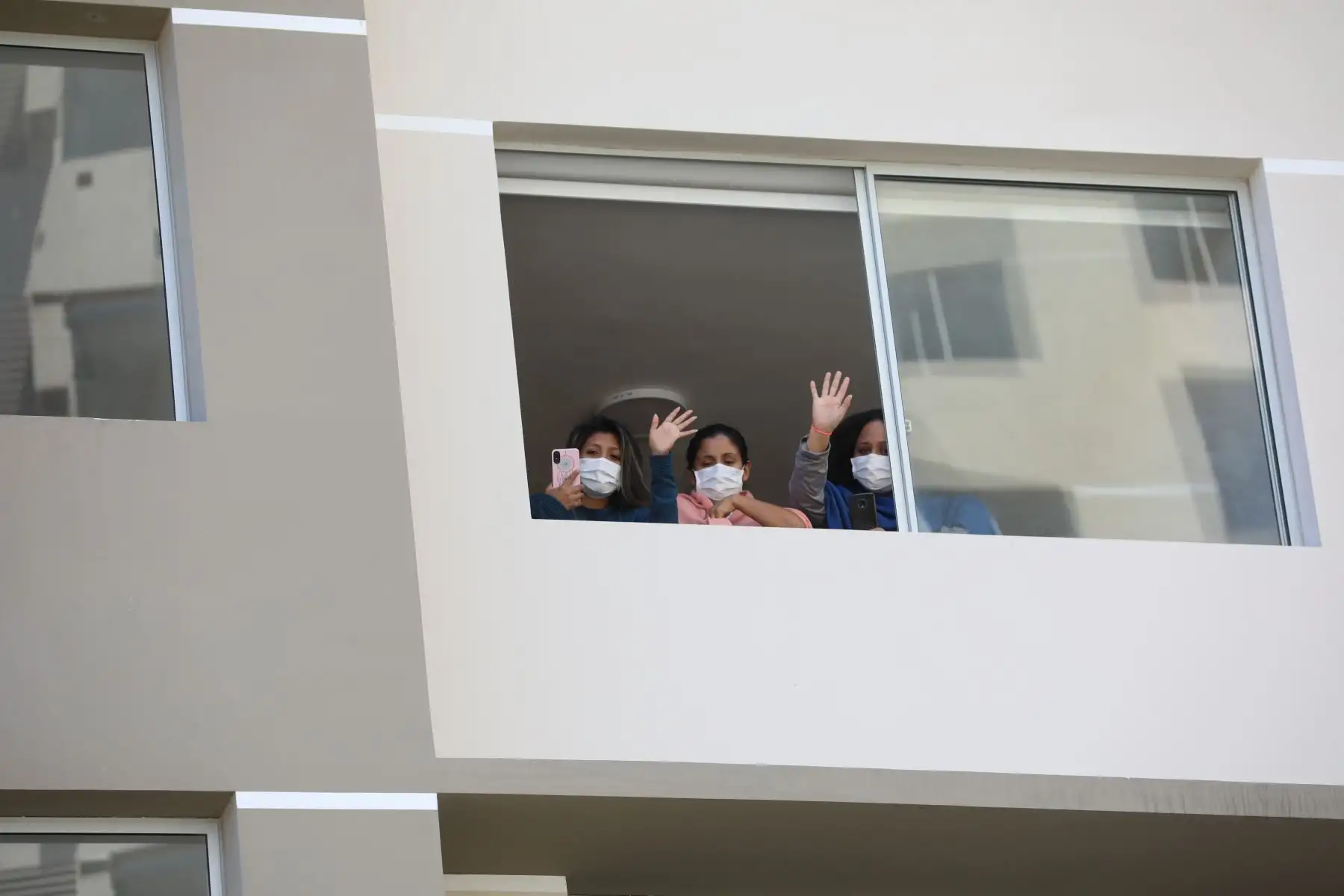 En un show completamente gratuito, el artista Carlos Álvarez llevó humor, y  un mensaje cargado de optimismo y esperanza.Essalud agradece a artistas que llevan alegría a la Villa Panamericana bajo estrictas medidas de bioseguridad.Foto:ANDINA/Essalud