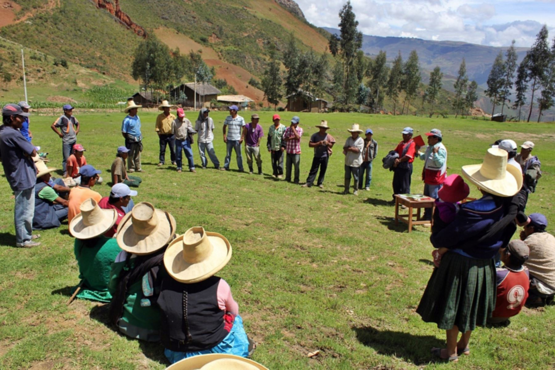 El núcleo ejecutor, creado por Foncodes hace 28 años, se inspira y sustenta en dos prácticas andinas ancestrales: el ayni y la minka.