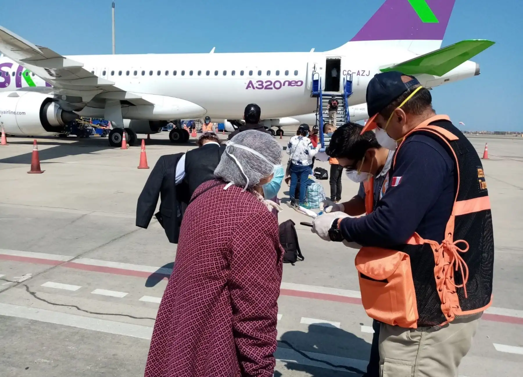 Más de 1,000 personas retornaron a sus regiones de origen en las últimas 24 horas gracias a los traslados humanitarios que organiza el Ejecutivo en coordinación con los gobiernos regionales. ANDINA/Difusión