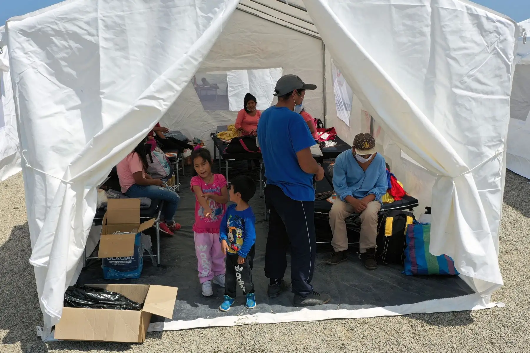 Más de mil personas vulnerables   fueron trasladadas a sus regiones de origen, retornaron de Lima a Cusco, Piura y Ayacucho. Gracias a coordinaciones entre Indeci, gobiernos regionales, Ministerio de Salud, Policía Nacional y otras instituciones
Foto: Mindef