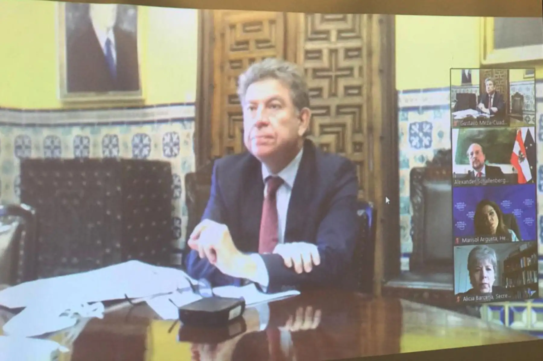 Canciller Gustavo Meza Cuadra participa en la segunda sesión virtual de la Plataforma de Acción contra el COVID 19 para América Latina, organizada por el Foro Económico Mundial.
Foto: Cancillería del Perú