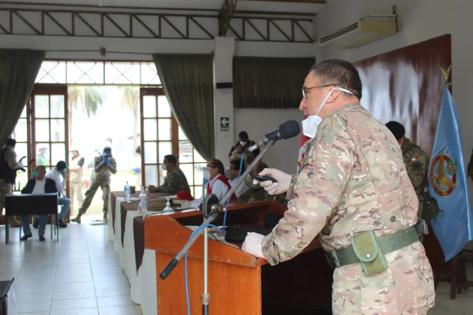 Ministro de Defensa, Walter Martos, y el titular de Agricultura, Jorge Montenegro llegan a Lambayeque, para evaluar junto a las autoridades locales y el Comando de Operaciones Regional COVID-19, las acciones multisectoriales implementadas para combatir el COVID -19. 
Foto: Mindef