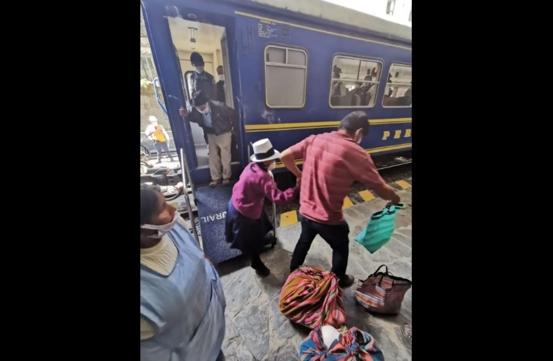 Trasladan hacia sus destinos a más de 200 pobladores cusqueños que se encontraban varados en los distritos de Ollantaytambo y Machu Picchu Pueblo. ANDINA/Difusión