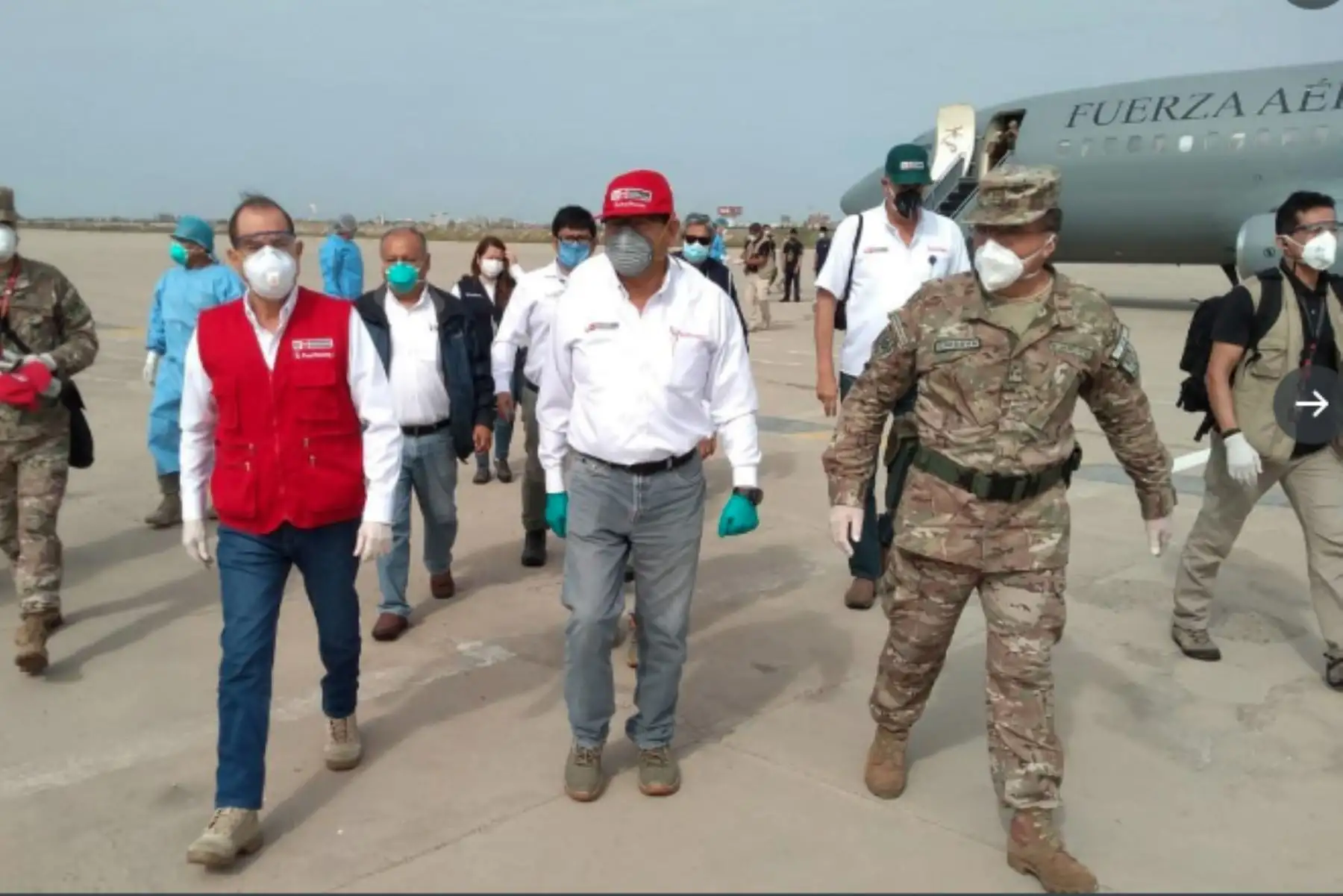 Los ministros de Defensa, Walter Martos, y de Agricultura, Jorge Montenegro, verificaron la implementación del grupo de trabajo "Te cuido Perú". Foto:ANDINA/Mindef