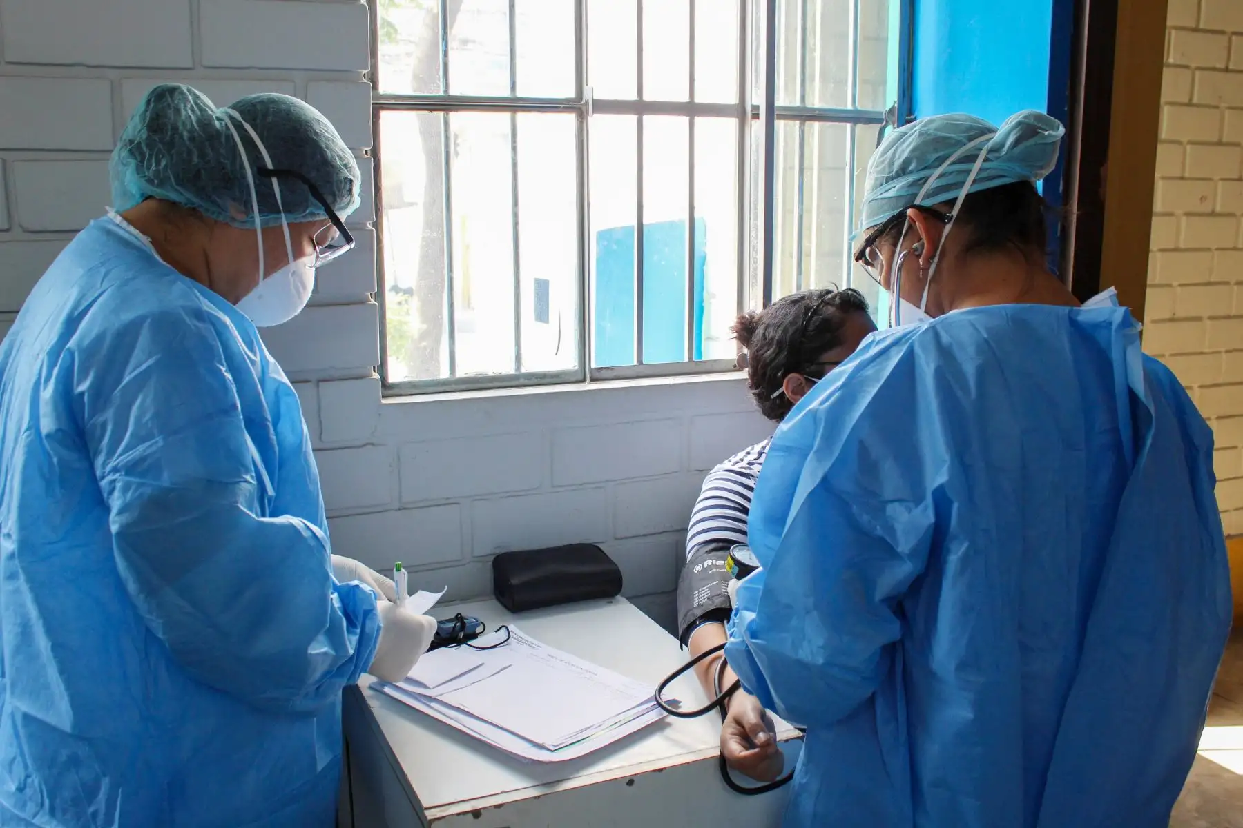 Personal médico especializado se encarga de revisar signos vitales de las mujeres. Foto: ANDINA/Municipalidad de Lima