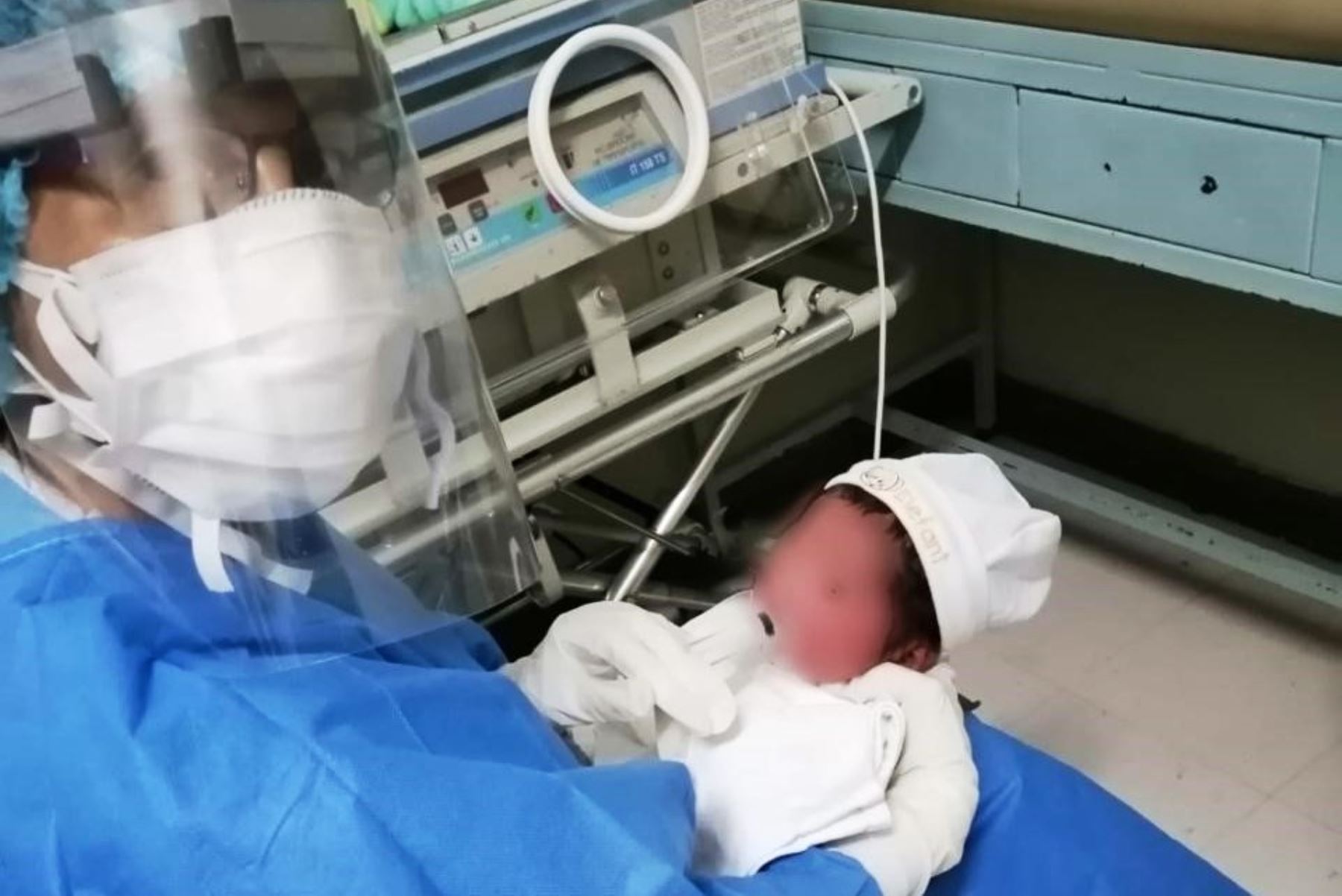 ¡Buena noticia! Dan de alta a gestante con covid-19 y su bebé nació sano. Foto: ANDINA/difusión.