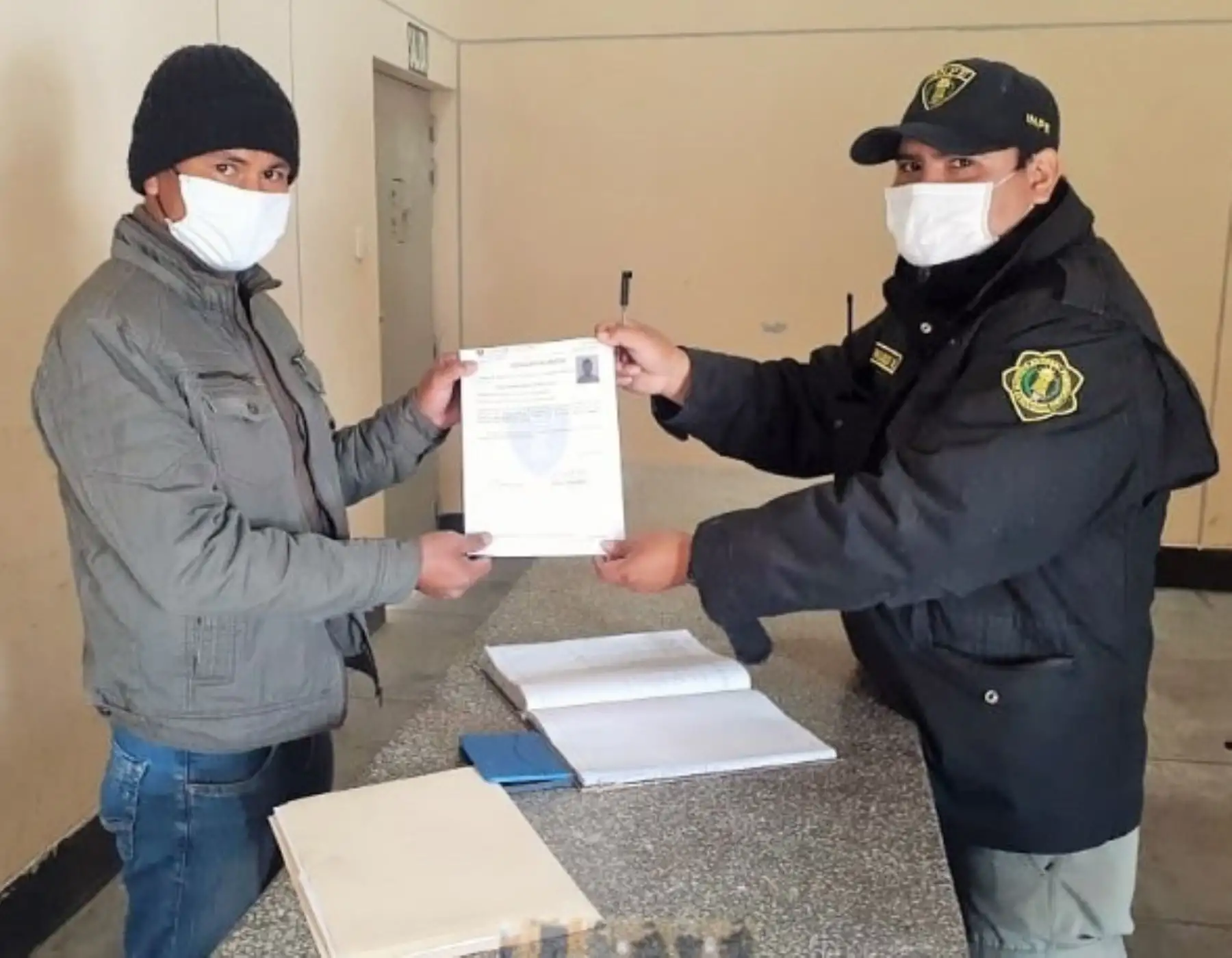 A fin de reducir el hacinamiento penitenciario y evitar el contagio de covid-19, once internos sentenciados por el delito de omisión a la asistencia familiar fueron liberados de los penales de Cochamarca, Huánuco y Pucallpa por orden judicial, informó el Instituto Nacional Penitenciario (Inpe).