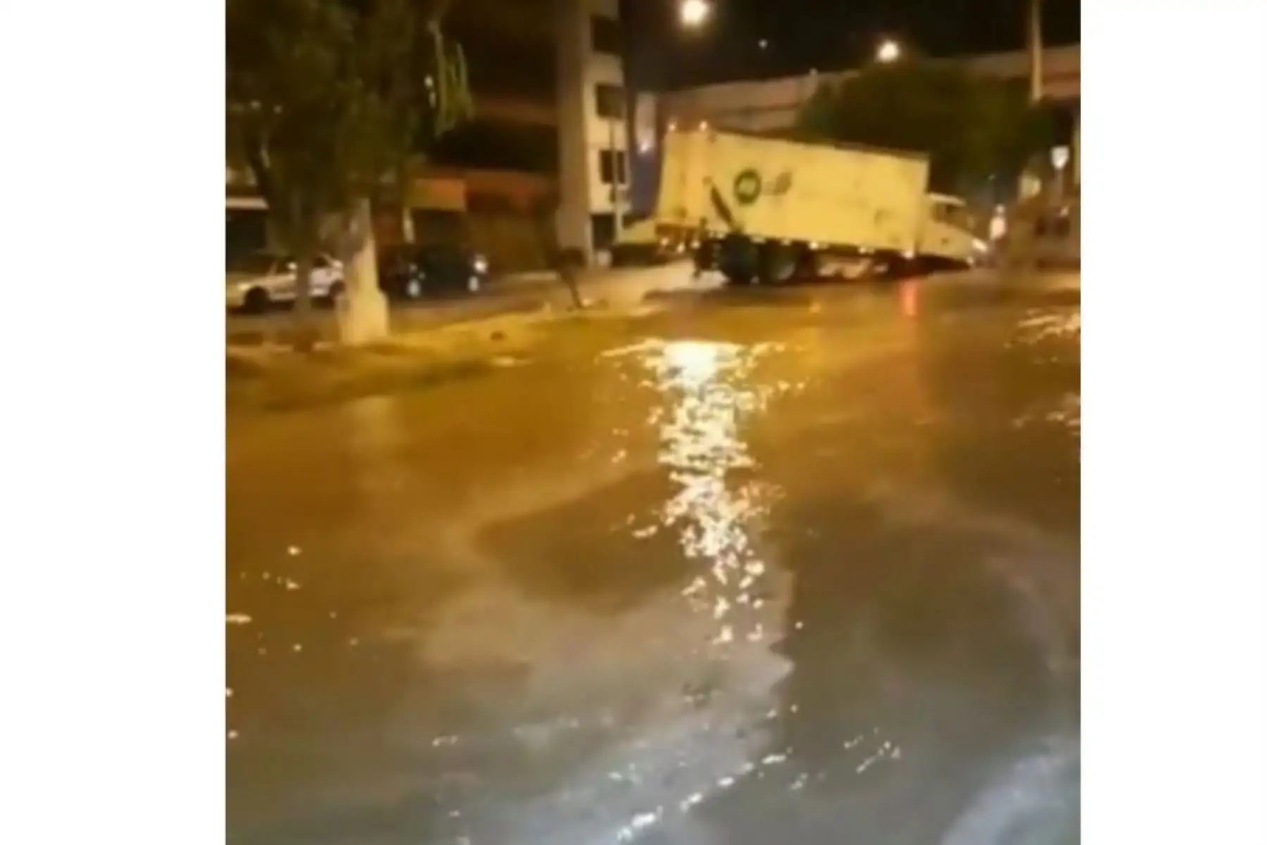 Aniego en San Juan de Lurigancho. Foto: Twitter