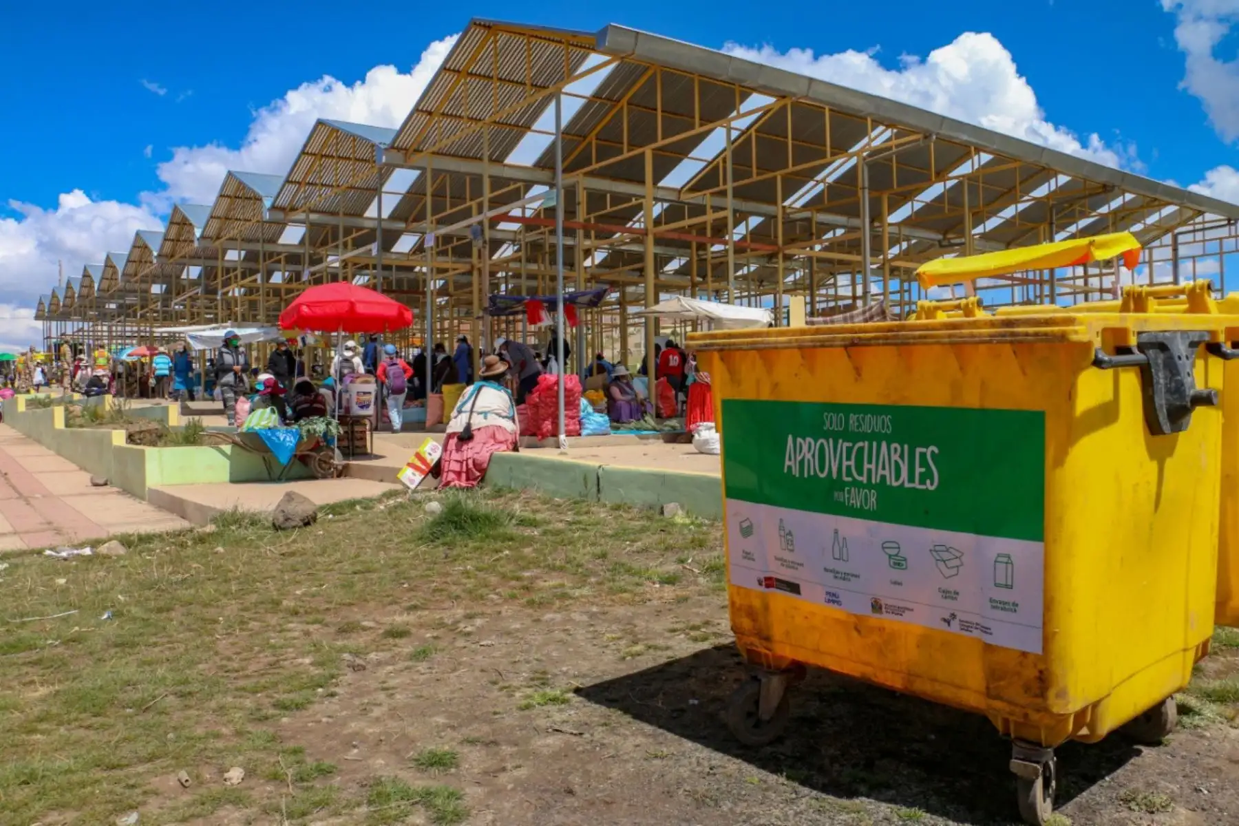 Municipalidad de Puno desarrolla, semana tras semana, los mercados descentralizados en puntos estratégicos de la ciudad para evitar aglomeración de público en otros centros de abasto. Foto: ANDINA/Municipalidad de Puno