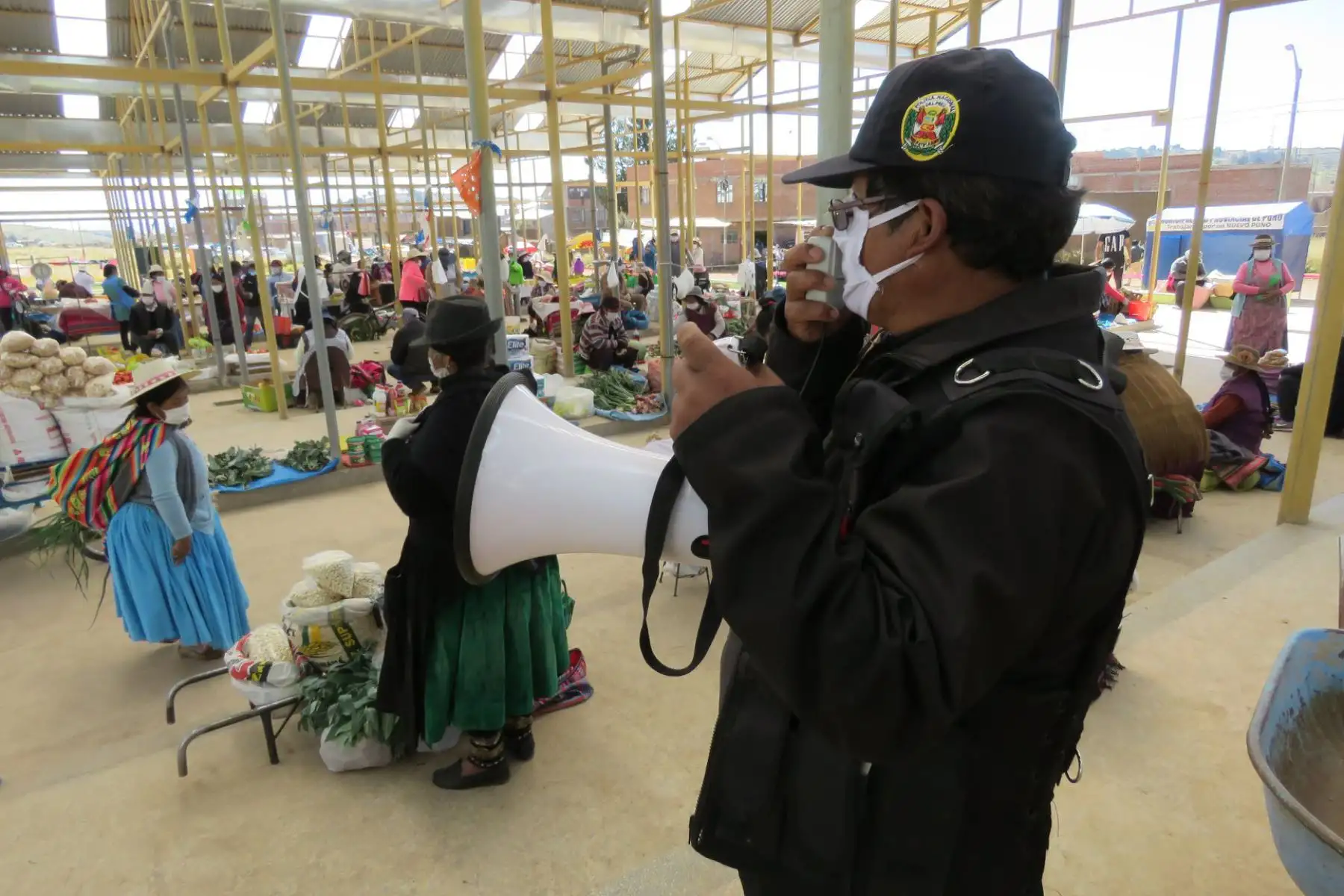 Policía se encarga de controla el cumplimiento de las medidas de seguridad. Foto: ANDINA/Municipalidad de Puno
