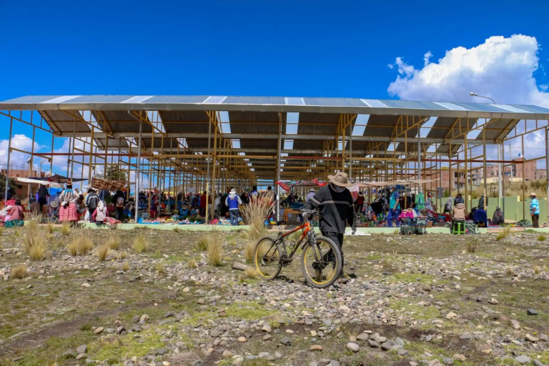 Municipalidad de Puno desarrolla, semana tras semana, los mercados descentralizados en puntos estratégicos de la ciudad para evitar aglomeración de público en otros centros de abasto. Foto: ANDINA/Municipalidad de Puno