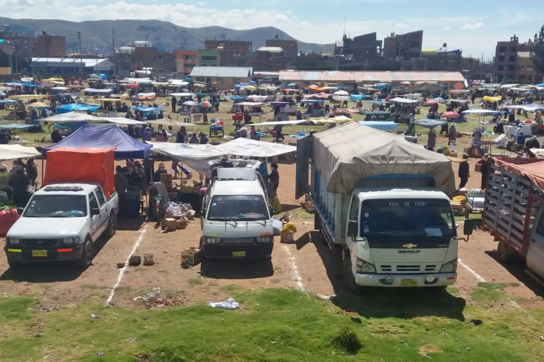 Municipalidad de Puno desarrolla, semana tras semana, los mercados descentralizados en puntos estratégicos de la ciudad para evitar aglomeración de público en otros centros de abasto. Foto: ANDINA/Municipalidad de Puno