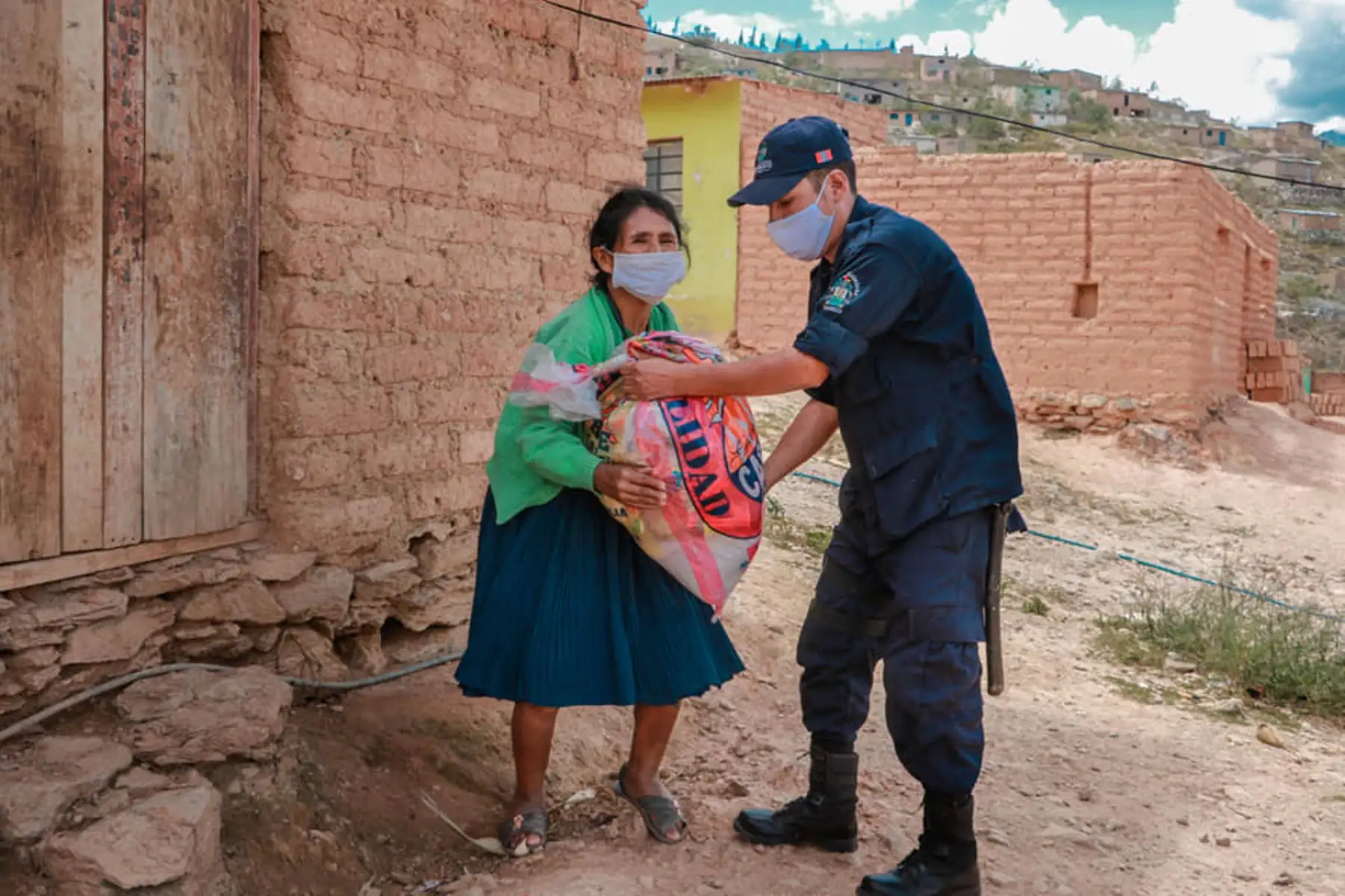 Personal de la Municipalidad de Huánuco continúa entregando alimentos de primera necesidad a familias más vulnerables de su región. Foto: ANDINA/Municipalidad de Lima