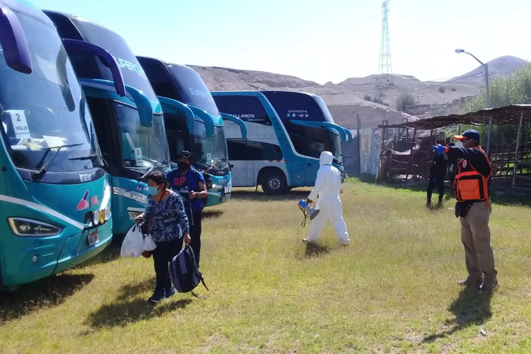 Llegaron a Moquegua alrededor de 173 connacionales en situación de vulnerabilidad, desde Lima con un trabajo articulado entre autoridades e instituciones del gobierno Nacional y regional se realizaron acciones de control sanitario.

Foto:INDECI