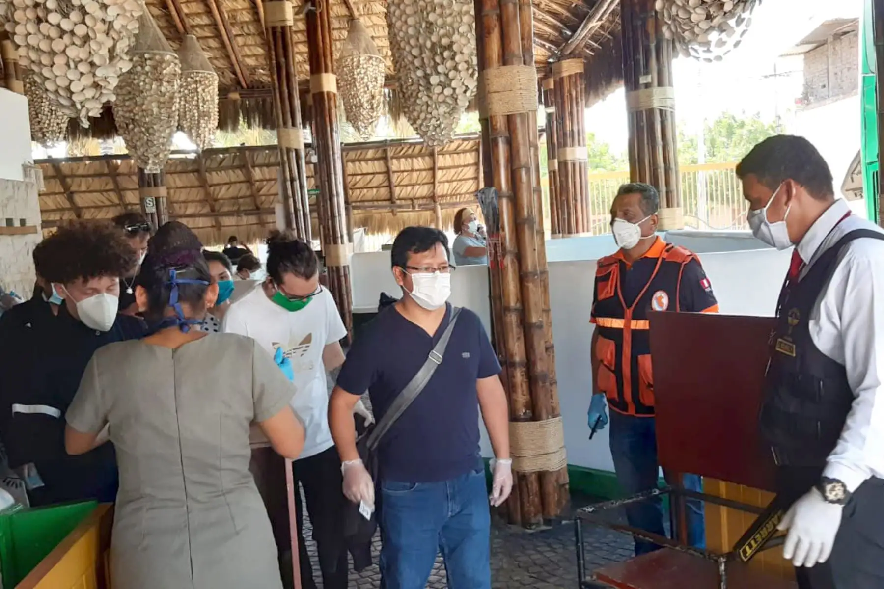 Alrededor de 52 connacionales fueron trasladados a Lima, su región de domicilio. Gore Tumbes, Defensoría del Pueblo, la Policía Nacional e INDECI realizaron los controles de rigor.

Foto: INDECI