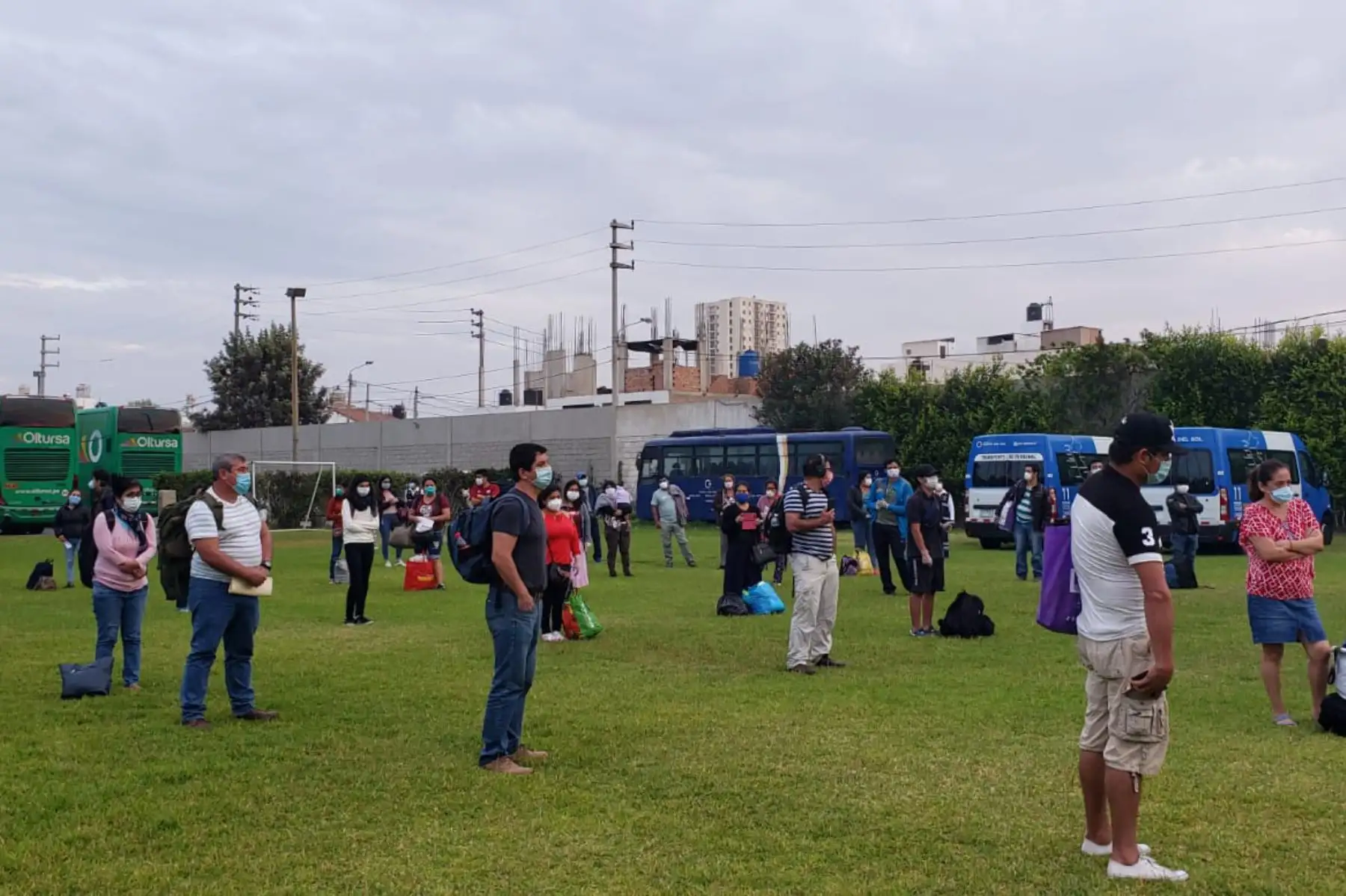 Alrededor de 52 connacionales fueron trasladados a la Libertad, su región de domicilio. Defensoría del Pueblo, la Policía Nacional e INDECI realizaron los controles de rigor.

Foto: INDECI