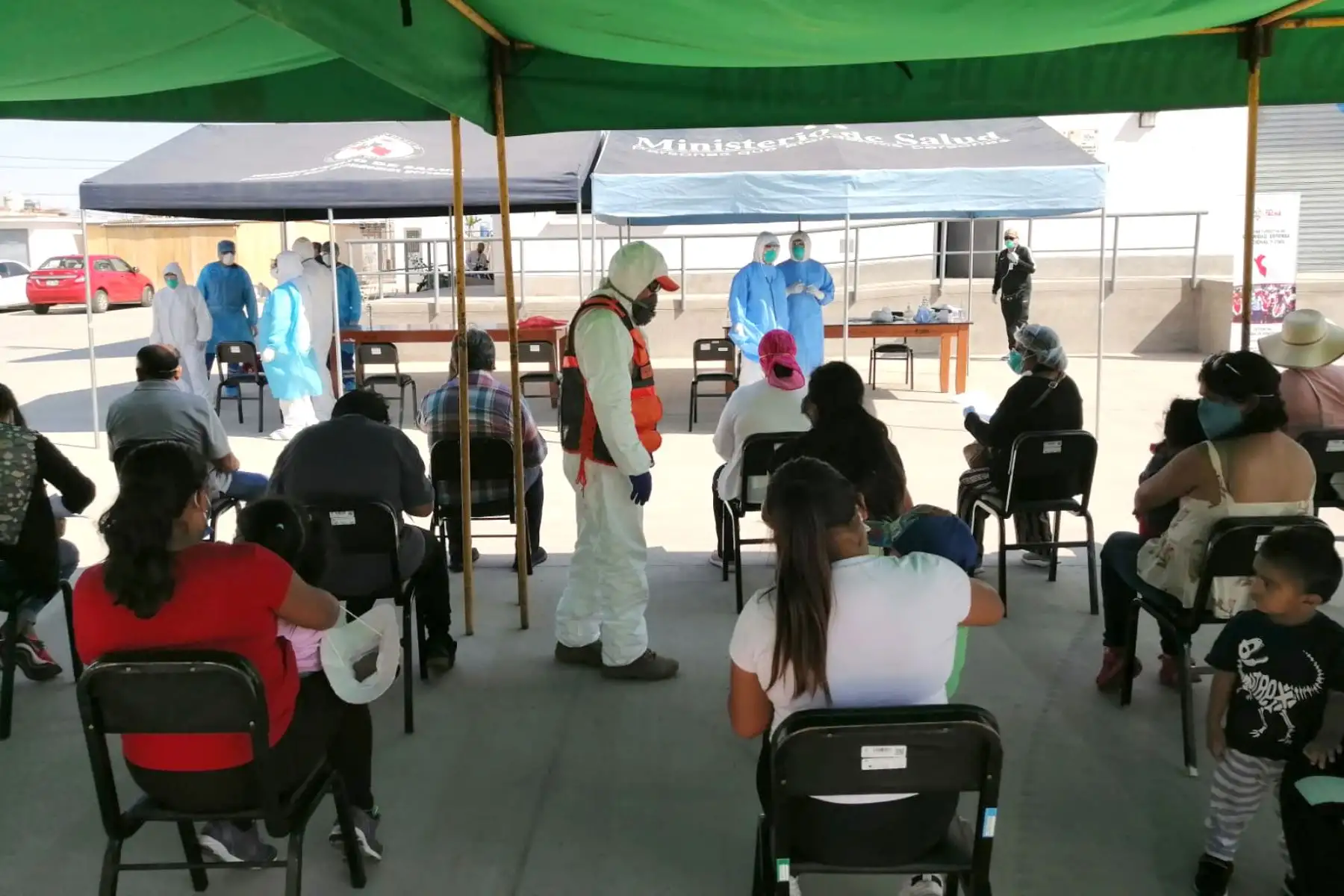 Alrededor de 52 connacionales fueron trasladados a Tacna, su región de domicilio. GORE Tacna, Defensoría del Pueblo, la Policía Nacional e INDECI realizaron los controles de rigor.

Foto: INDECI