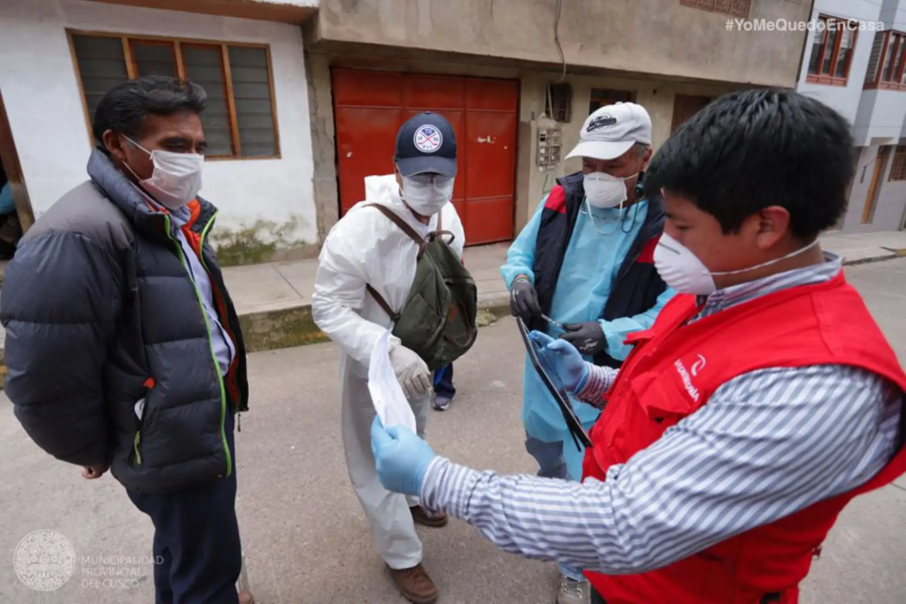 Municipalidad de Cusco  entrega Canasta Básica Familiar a las familias vulnerables acompañado de equipo de Contraloría quien fiscaliza el reparto en diferentes sectores del distrito Cusco.
Foto: Municipalidad de Cusco