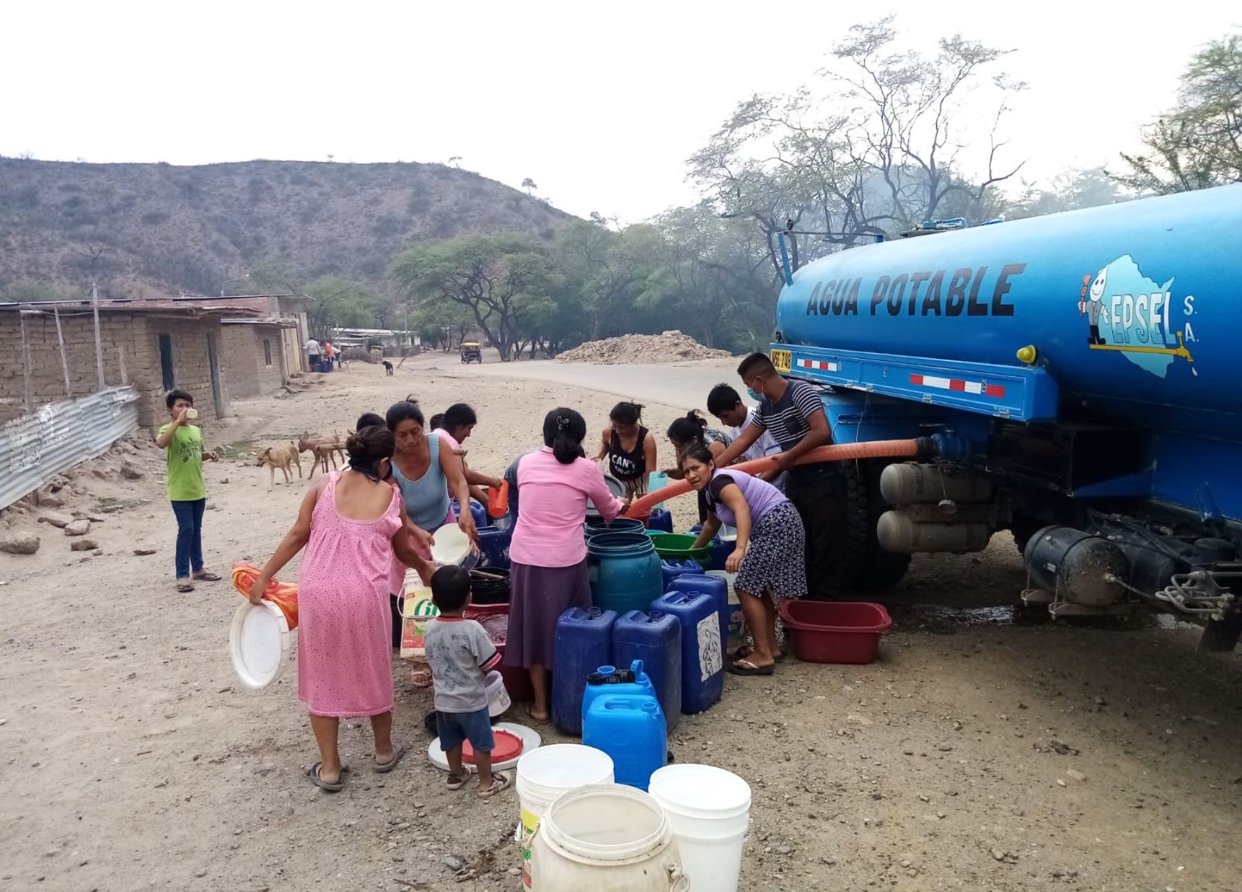 Pobladores de cuatro distritos de Chiclayo se ven afectados por el corte del servicio de agua potable a causa de las lluvias intensas. Foto: ANDINA/difusión.