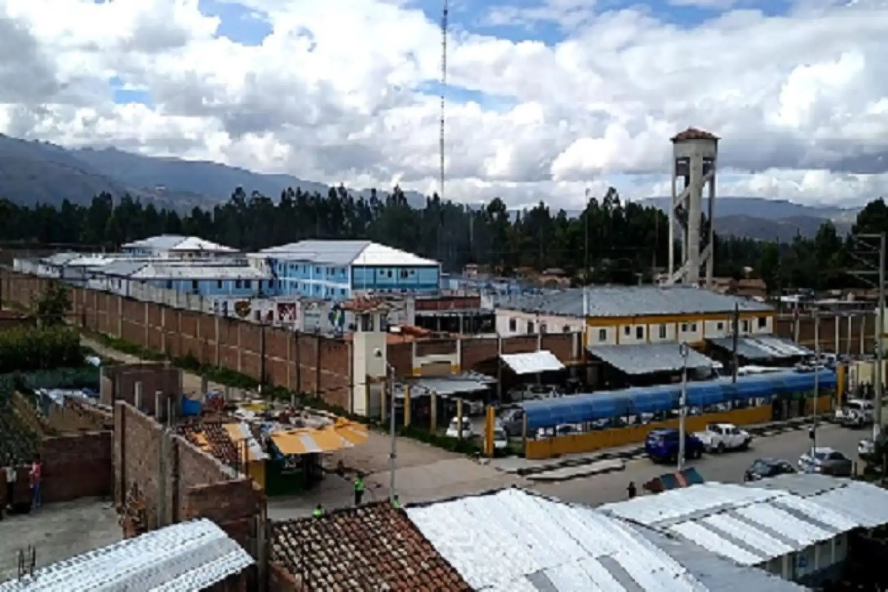 Autoridades del Inpe controlan motín en el penal de Huancayo y no hay reos heridos. Foto: Pedro Tinoco.