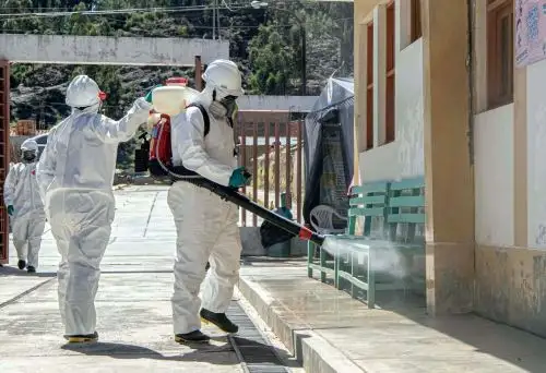 Inician campaña de desinfección de mercados, centros de salud, comisarías y otros locales públicos de la provincia cusqueña de Espinar. ANDINA/Difusión