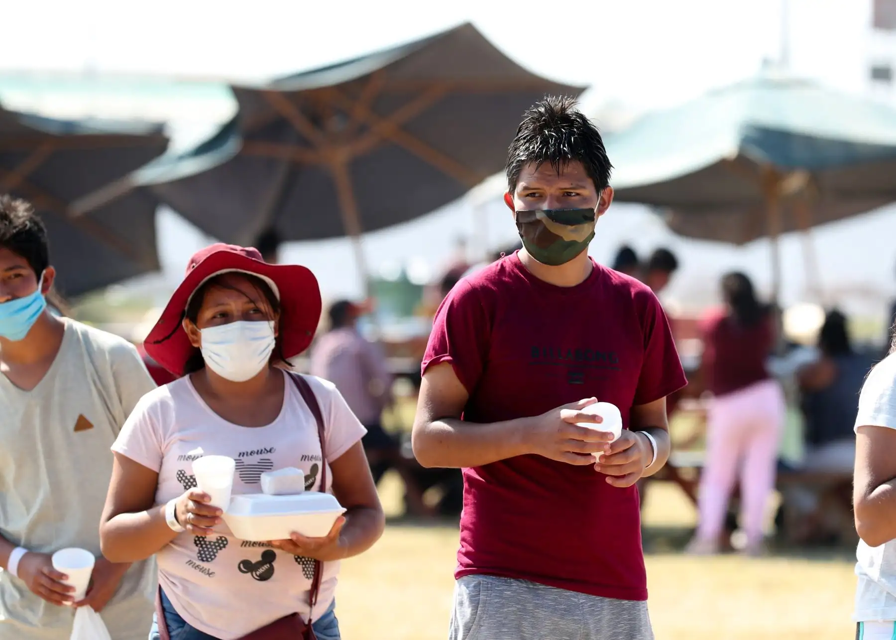 Ministerio del Ambiente brinda apoyo personas vulnerables por el  Covid-19 que se dirigen a sus lugares de origines en las regiones. 
Foto: Minam