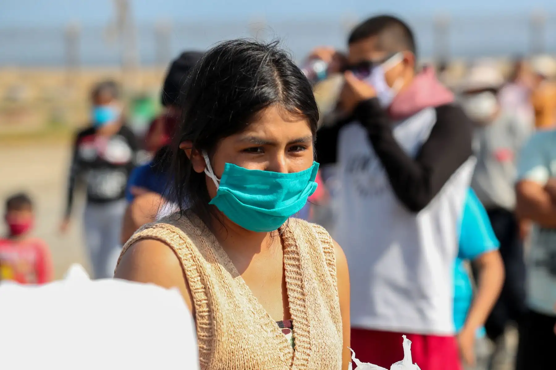 Ministerio del Ambiente brinda apoyo personas vulnerables por el  Covid-19 que se dirigen a sus lugares de origines en las regiones. 
Foto: Minam