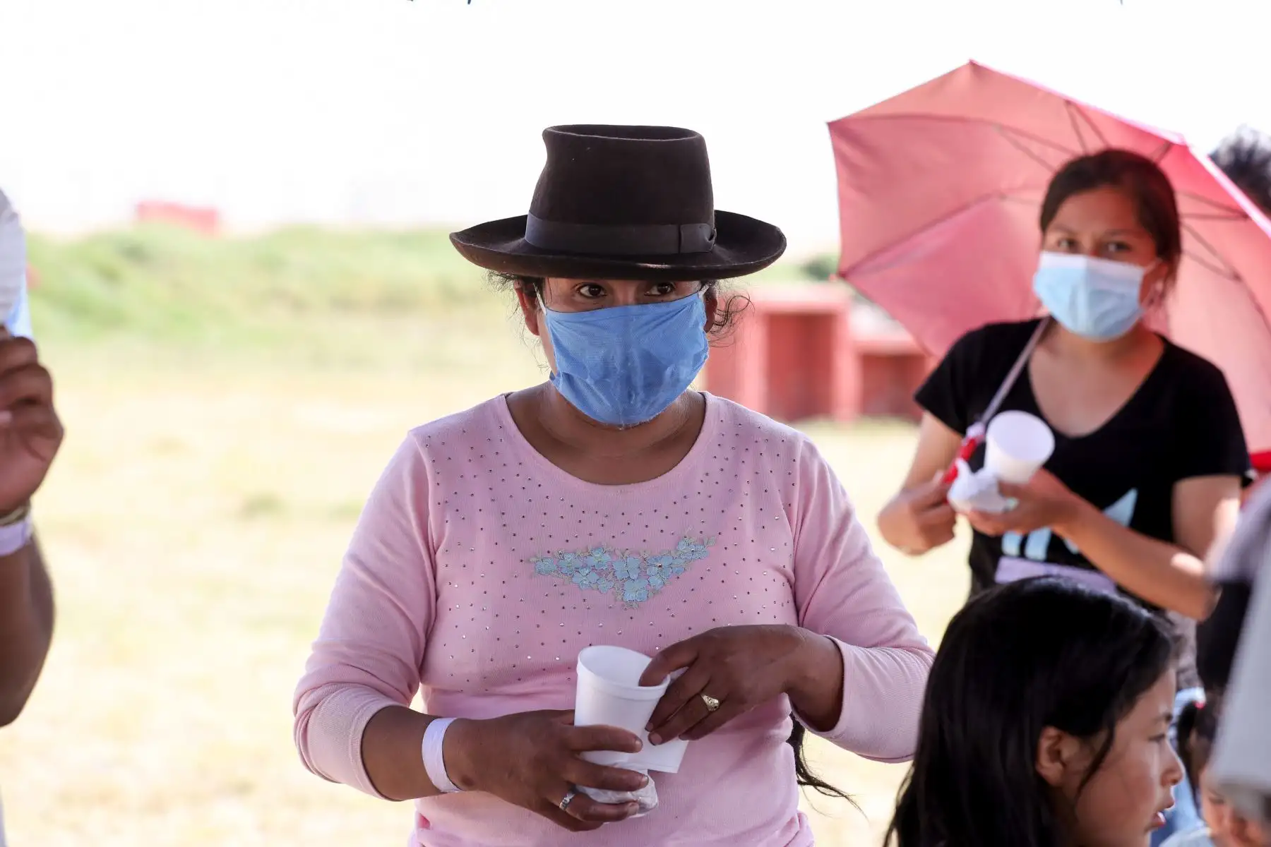 Ministerio del Ambiente brinda apoyo personas vulnerables por el  Covid-19 que se dirigen a sus lugares de origines en las regiones. 
Foto: Minam