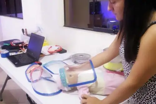 Para su diseño utilizaron como referencia el modelo para adultos con algunos ajustes recomendados por especialistas en neonatología de dicho nosocomio.