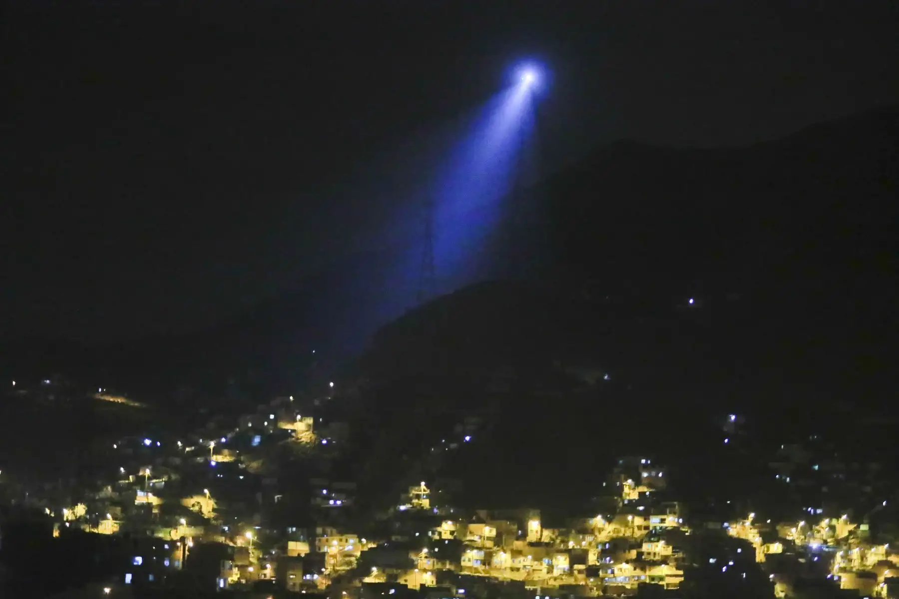 Vuelos nocturnos de las Fuerzas Armadas para supervisar cuarentena. Foto: ANDINA/Carlos Lezama