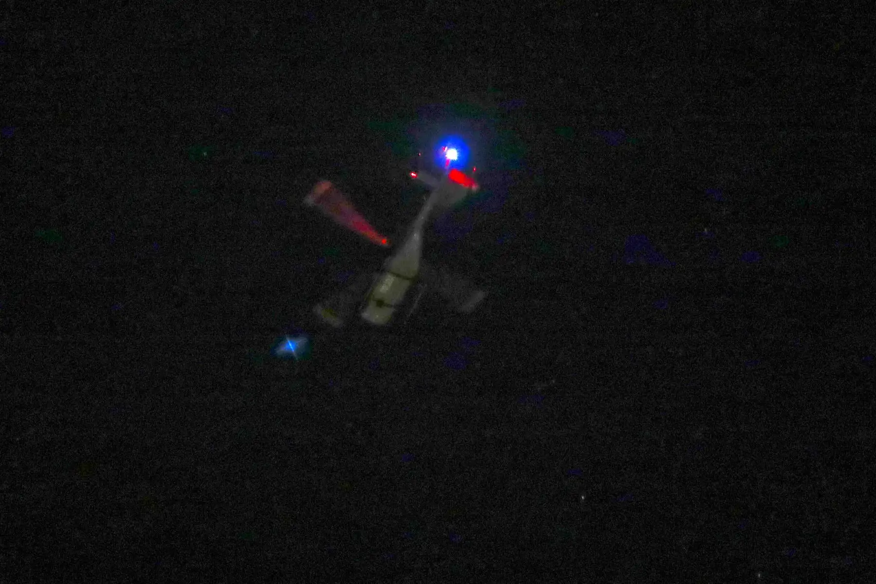 Vuelos nocturnos de las Fuerzas Armadas para supervisar cuarentena. Foto: ANDINA/Carlos Lezama