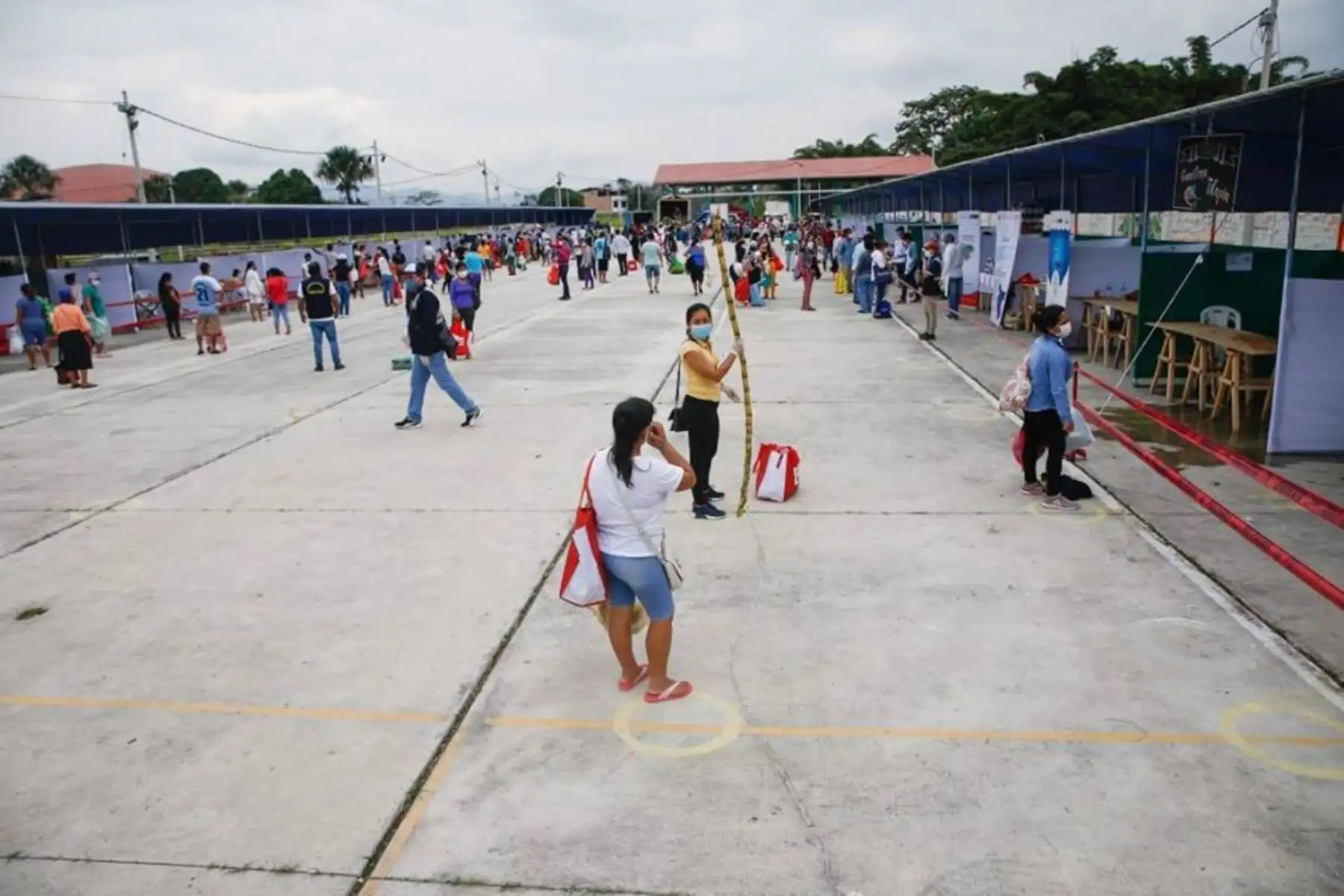 Las autoridades de Arequipa se han unido para organizar mercados itinerantes y evitar aglomeraciones. ANDINA/Difusión
