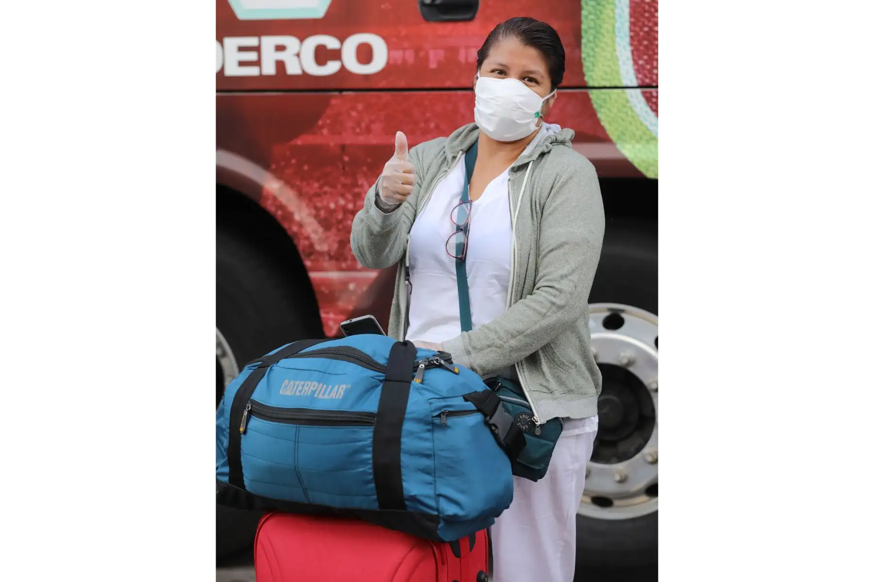 Equipo de médicos y personal asistencial de EsSalud se separa de sus familias y parte al Centro de Atención y Aislamiento Villa Panamericana con la finalidad de atender pacientes COVID19 por un periodo de 1 mes. 
Foto: EsSalud